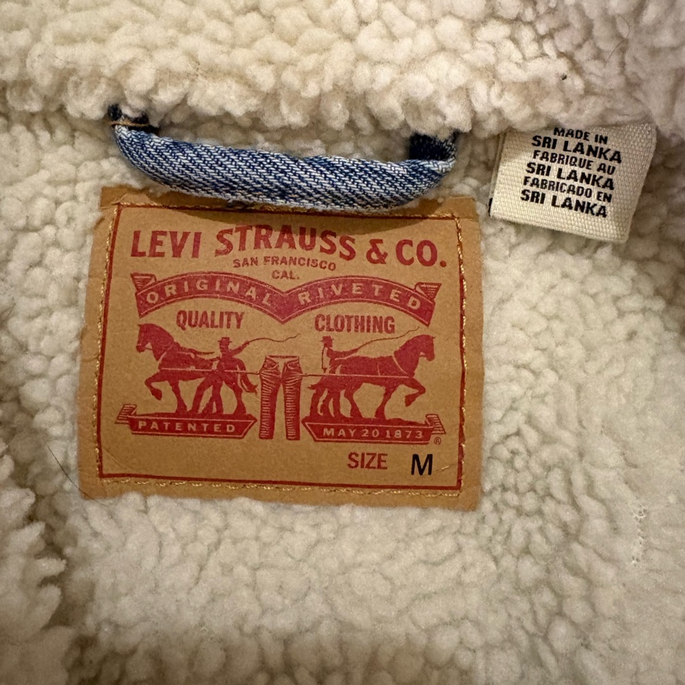Levi’s Sherpa Lined Jean Jacket - Picture 2 of 4